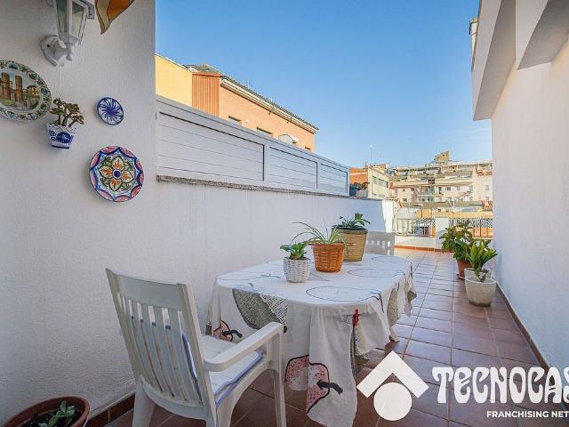 Casa adosada en venta en calle Watt de, Terrassa, de 270 m² 5 habitaciones por 435.000