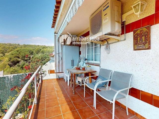 Casa adosada en venta en calle Tamarix, Tarragona, de 136 m² 4 habitaciones por 350.000
