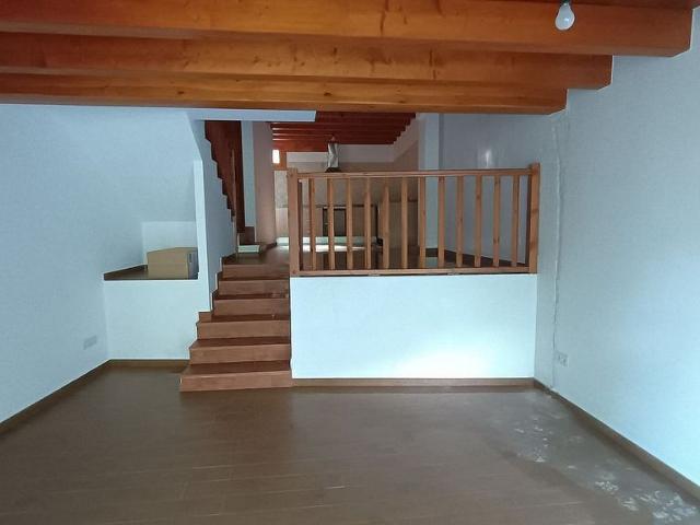 Casa adosada en venta en calle Unica, Guingueta d´Àneu, La, de 222 m² 4 habitaciones por 450.000