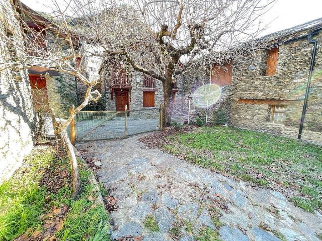 Casa adosada en venta en calle Unicabonestarre, Vall de Cardós, de 226 m² 5 habitaciones por 260.000