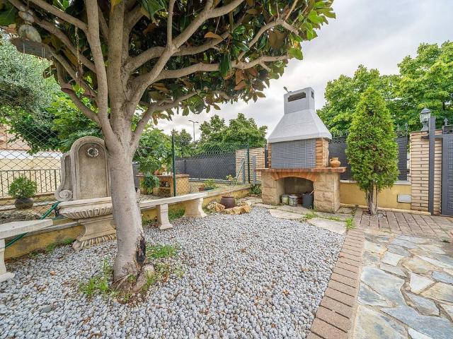 Chalet en venta en calle Vaticà, Pineda de Mar, de 240 m² 5 habitaciones por 559.000