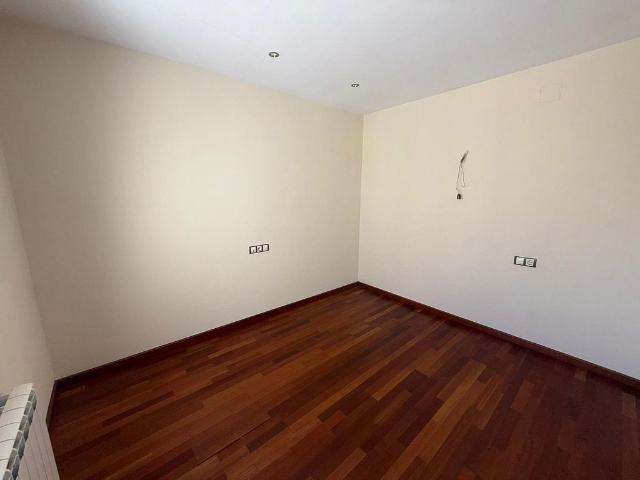 Casa adosada en venta en calle Valls D'andorra, Golmés, de 300 m² 4 habitaciones por 300.000
