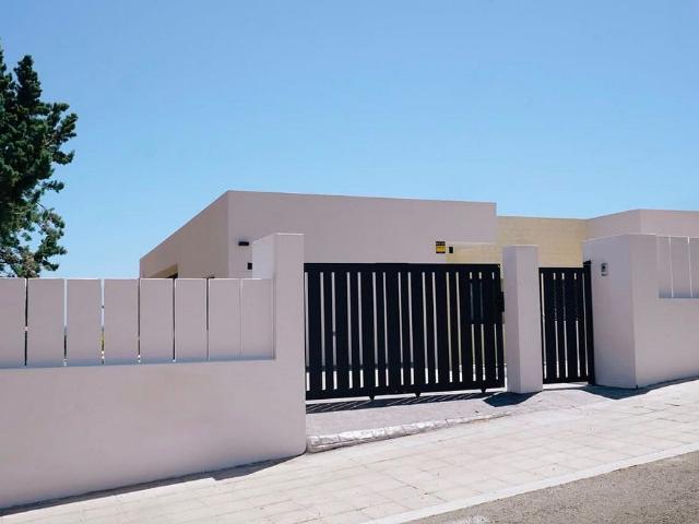 Casa adosada en venta en calle Victòria Dels Àngels, Roda de Barà, de 119 m² 3 habitaciones por 550.000