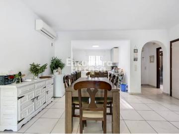 Casa adosada en venta en Calp, Benicolada Las Adelfas. Adosado con esencia mediterránea, placas solares y vistas despejadas en Calpe!. Casas adosadas.