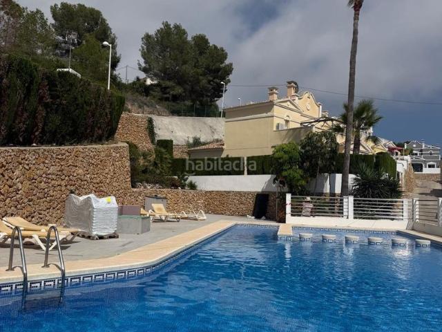 Casa adosada en venta en Calp, Cometa. Oportunidad única en Calpe adosado con licencia turística, solárium privado y garaje incluido. Casas adosadas.