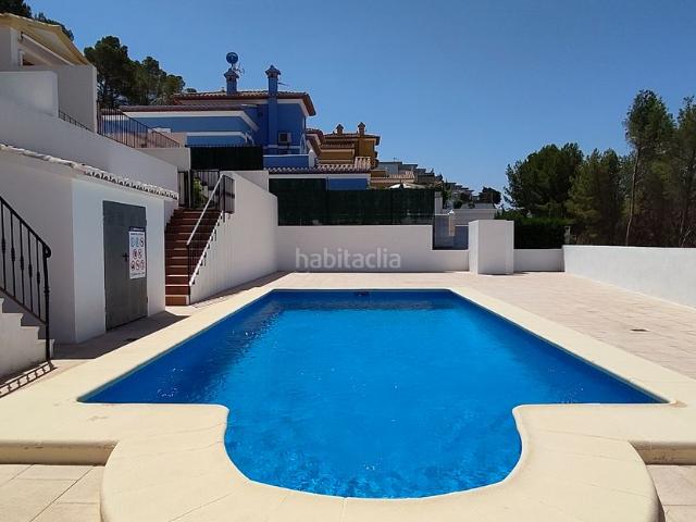 Casa adosada en venta en Calp, La Empedrola. Precioso bungalow con vistas panoramicas a las montañas. Casas adosadas.
