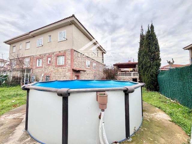 Casa adosada en Venta en Camarena