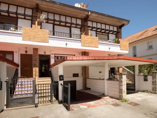 Casa adosada en venta en Camargo, Muriedas. Casas adosadas.