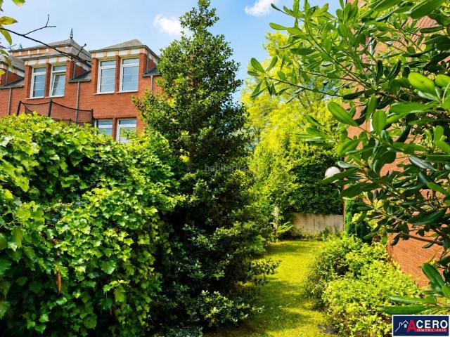 Casa adosada en venta en Camargo, Muriedas. CHALET EN ESQUINA CON JARDIN. Casas adosadas.
