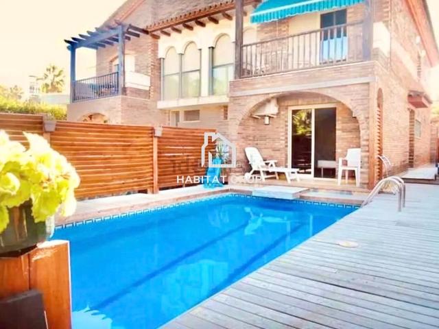 Casa adosada en venta en Cambrils, Cambrils Mediterrani Costa Dorada. Chalet pareado en Cambrils. Casas adosadas.