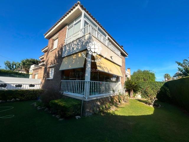 Casa adosada en venta en Cambrils, Els Tallats Mas Olivé Costa Dorada. Se vende espectacular adosado en la zona dels Tallats, Vilafortuny. Casas adosadas.