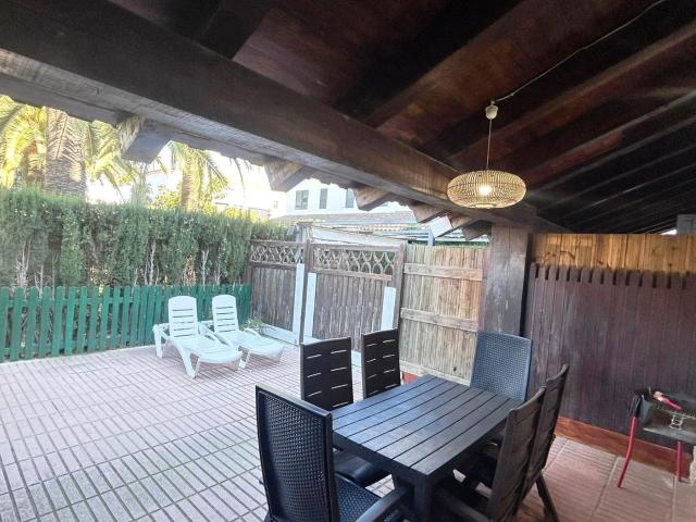 Casa adosada en venta en Cambrils, Regueral Prat d'en Forés Costa Dorada. CAMBRILS CAMBRILS BADIA CHALET ADOSADO CON LICENCIA TURISTICA LN MES 130225. Casas adosadas.