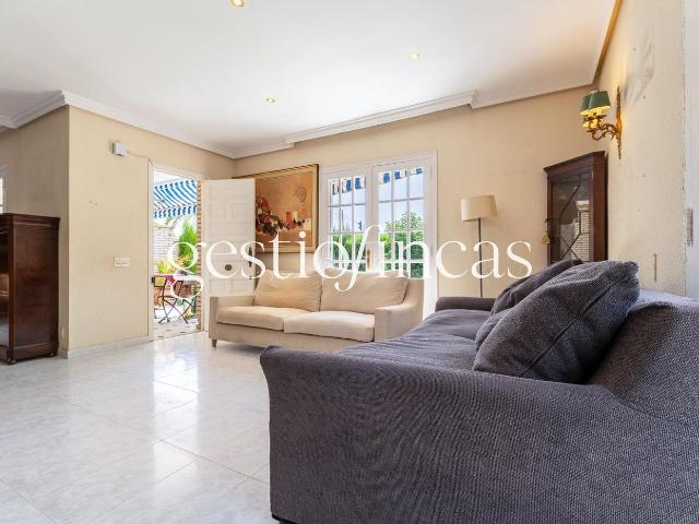 Casa pareada en venta en Cambrils, Vilafortuny Costa Dorada. Casa pareada con gran jardín y gran potencial en Vilafortuny. Casas pareadas.