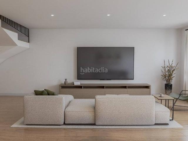 Casa adosada en venta en Campo Real. Chalet unifamiliar de diseño contemporáneo. Casas adosadas Campo.