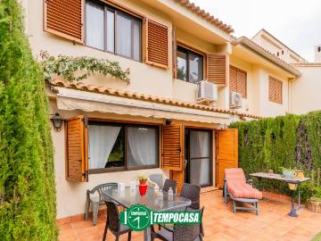 Casa adosada en Venta en Campolivar