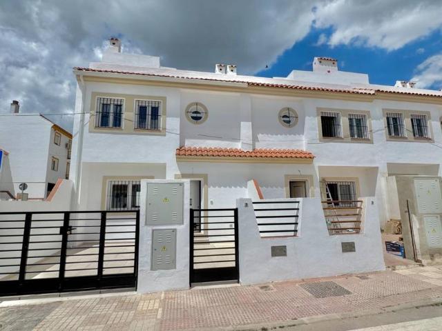 Casa adosada en Venta en Campillos