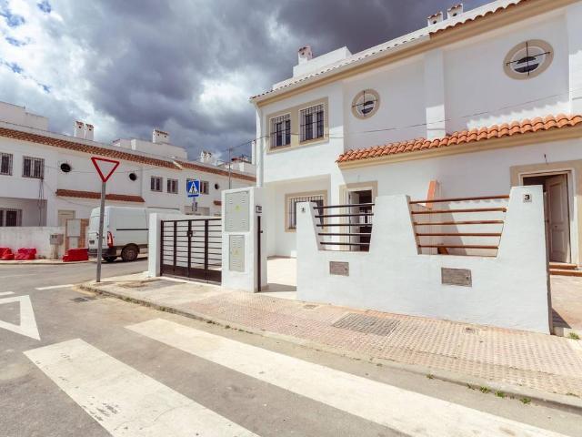 Casa adosada en Venta en Campillos