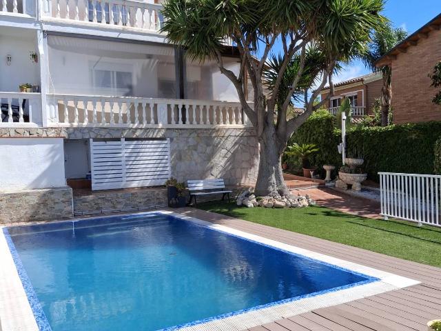 Casa adosada en Venta en Can Roca