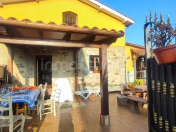 Casa adosada en Venta en Candamo