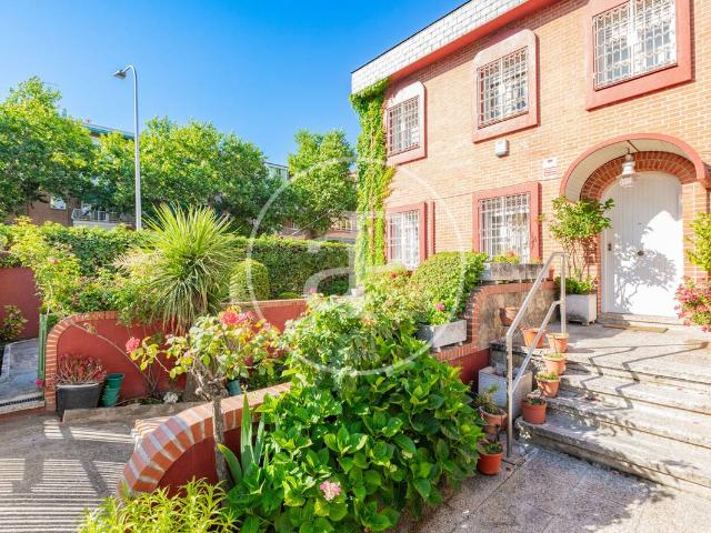 Casa adosada en Venta en Canillejas