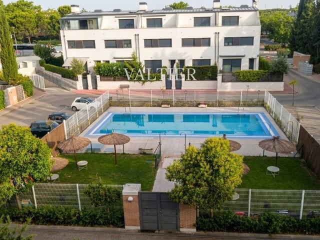 Casa adosada en Venta en Canillejas