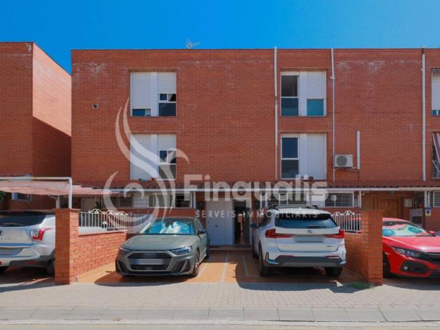 Casa adosada en Venta en Canovelles