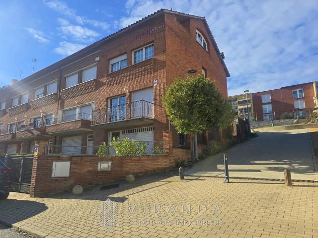 Casa adosada en Venta en Canovelles