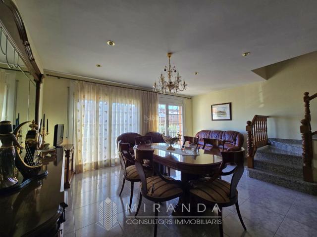 Casa adosada en venta en Canovelles. Casas adosadas.