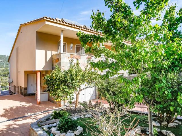 Casa adosada en Venta en Canyelles