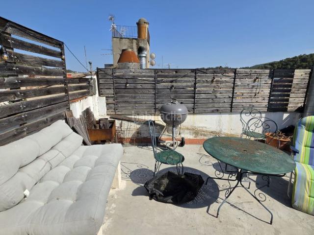 Casa adosada en venta en Capellades. CASA DE 220 m² AL COR DE CAPELLADES, AMB TERRASSA I GRANS POSSIBILITATS. Casas adosadas.