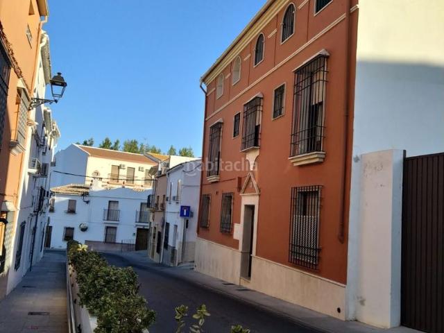 Casa adosada en venta en Carcabuey. Extraordinaria casa plurifamilar en Carcabuey totalmente nueva del 2006 en perfecto estado. dispone de 3 dormitorios, dos baños, s. Casas adosadas.
