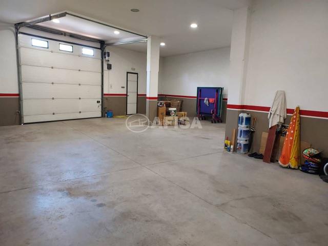 Casa adosada en venta en Cardedeu. Adosada de 500m Impecable para entrar a vivir en Cardedeu. Casas adosadas.