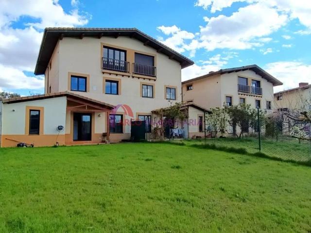 Casa adosada en Venta en Cardeñadijo