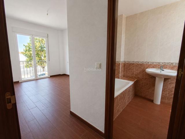 Casa adosada en venta en Carlota La. ? ADOSADO CON SÓTANO, PATIO Y GARAJE LISTO PARA ENTRAR A VIVIR. Casas adosadas Carlota.