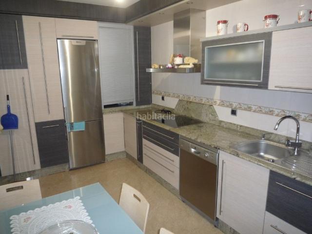 Casa adosada en venta en Carracedelo. Chalet pareado en Carracedo del Monasterio. Casas adosadas.
