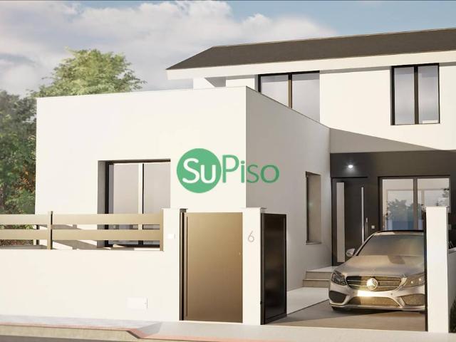 Casa adosada en Venta en Carranque