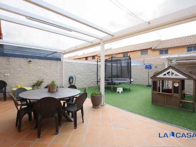 Casa adosada en Venta en Carranque