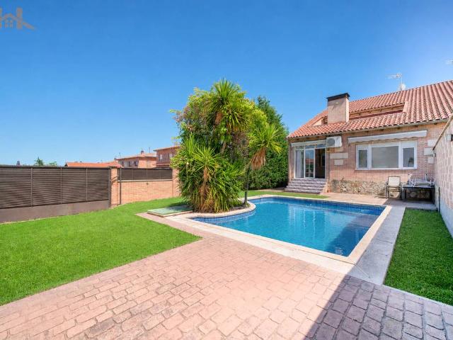 Casa adosada en Venta en Carranque