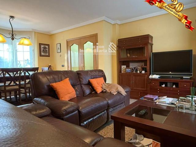 Casa adosada en venta en Carrascal de Barregas. PRECIOSO CHALET ADOSADO CON GARAJE Y JARDÍN EN URB. PEÑASOLANA!. Casas adosadas Carrascal de.