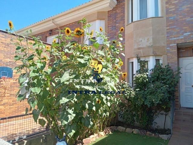 Casa adosada en Venta en Carrascal de Barregas