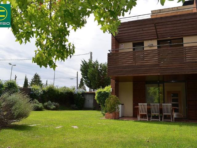 Casa adosada en venta en carretera De Caldes, Canovelles, de 200 m² 4 habitaciones por 550.000