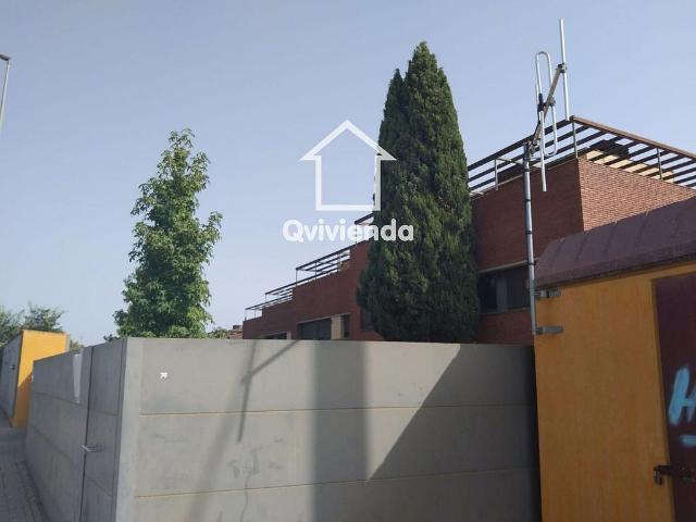 Casa adosada en venta en carretera De Caldes, Canovelles, de 228 m² 3 habitaciones por 275.000