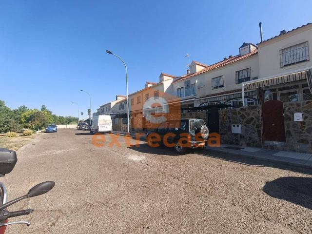 Casa adosada en Venta en Carretera de Sevilla Los Montitos