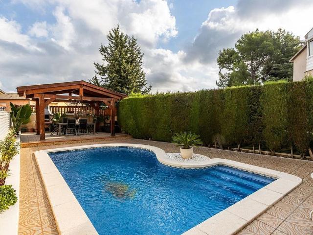Casa adosada en venta en carretera De Terrassa a Mataró, Santa Eulàlia de Ronçana, de 213 m² 4 habitaciones por 449.000