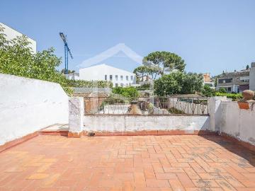 Casa adosada en venta en carretera Reial, Sant Just Desvern, de 185 m² 5 habitaciones por 598.000