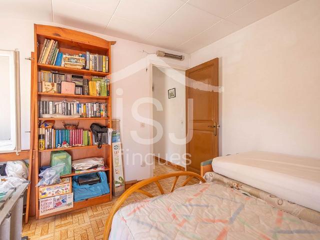Casa adosada en venta en carretera Reial, Sant Just Desvern, de 185 m² 5 habitaciones por 598.000