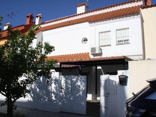 Casa adosada en Venta en Carrión de los Céspedes
