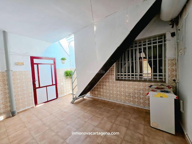 Casa adosada en venta en Cartagena, Los Dolores. Venta de Planta Baja con Parcela de 143 m² y Fachada a Dos Calles Vivienda Muy Luminosa. Casas adosadas.