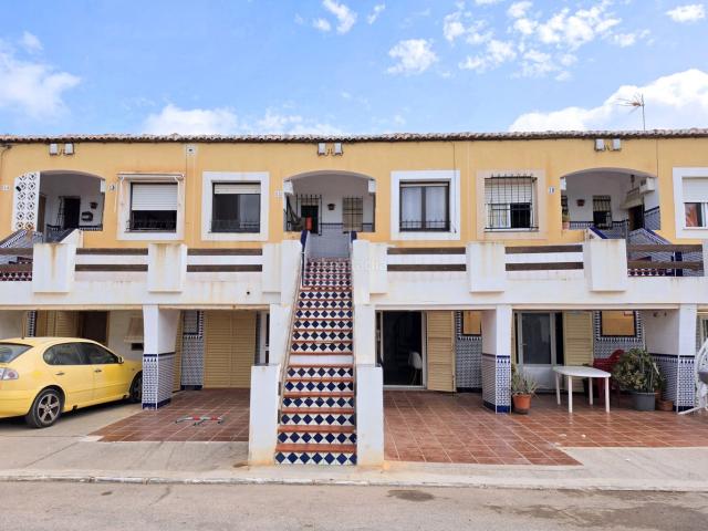 Casa adosada en venta en Cartagena, Islas Menores Mar de Cristal. Acogedora vivienda con terraza a solo 2 minutos del Mar Menor. Urbanización Paraíso Park. Casas adosadas.