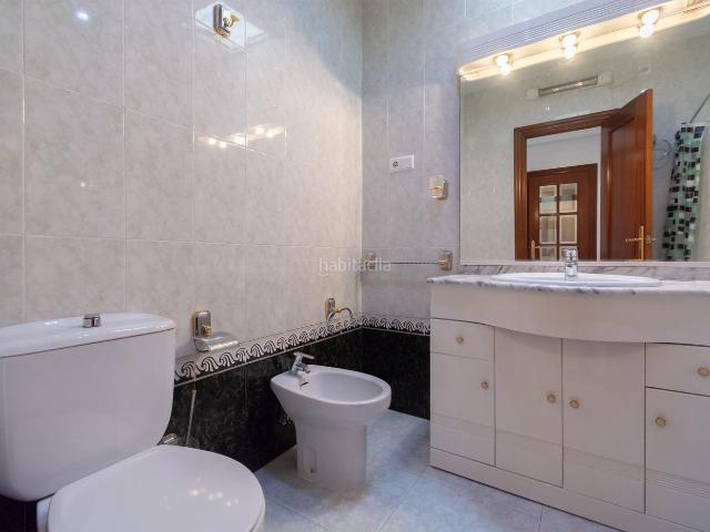 Casa adosada en venta en Cartagena, La Magdalena Molinos Marfagones. Estupendo Piso Único de 200 m2 con gran cochera, patio y terraza en Molinos Marfagones. Casas adosadas.
